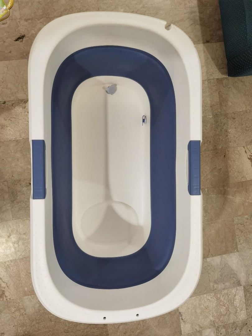 Foldable Midi Bathtub - Blue (Category: Bathtub & Bath Accessories) located in Las Pinas. Submitted by jazseyer (Listing ID 1140563733, Image 1). Description: Great for summer bath in shower or garage Measurements in pic: 111cm x 62cm x 52cm expanded 111cm x 62cm x 15cm folded Rfs: relocation abroad.
