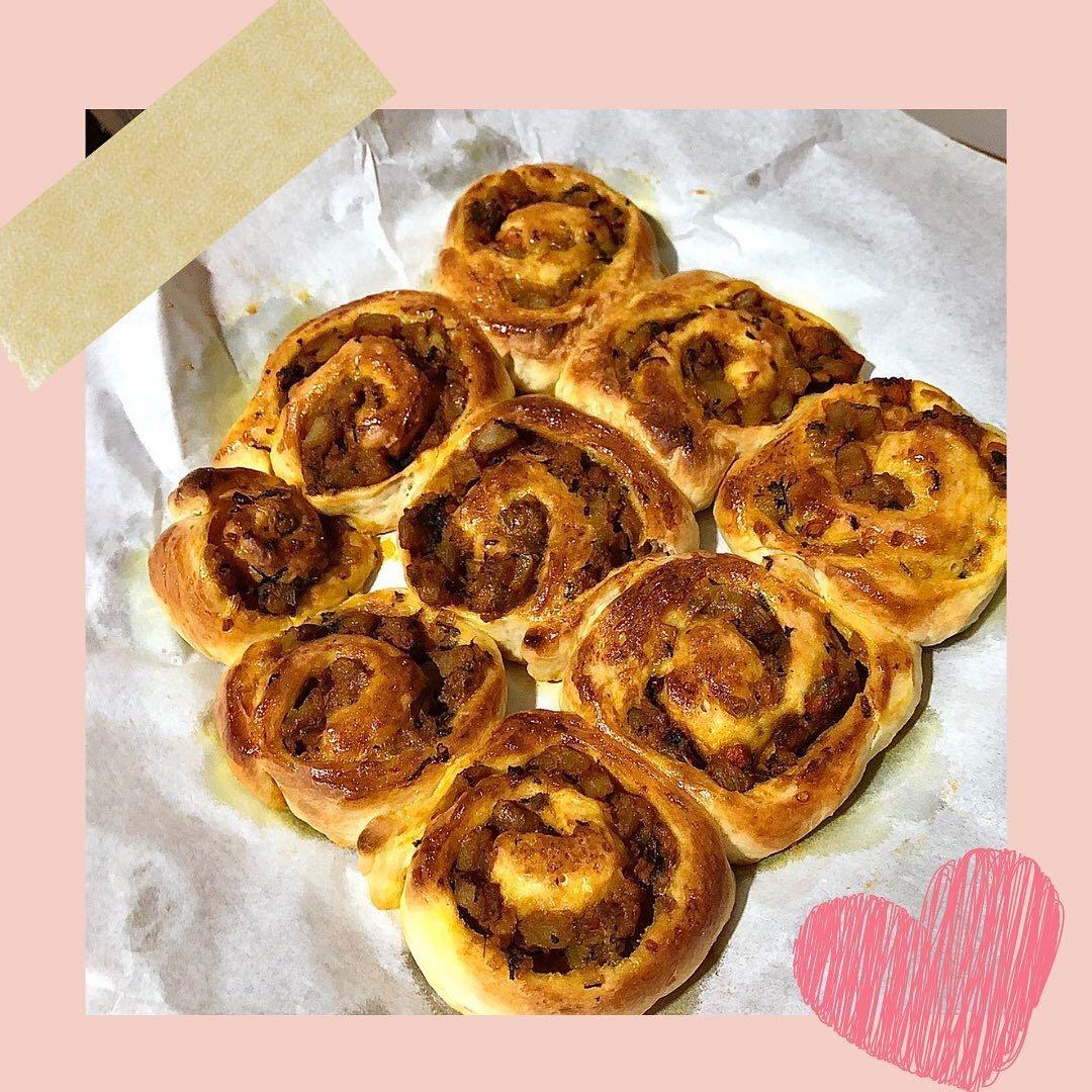 HALAL Curry swirl buns, Food & Drinks, Homemade Bakes on Carousell