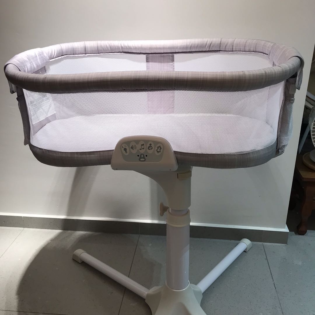 Halo Bassinest Luxe Plus Swivel Sleeper baby cot bassinet Babies