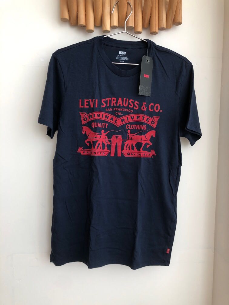 Navy levi discount t shirt