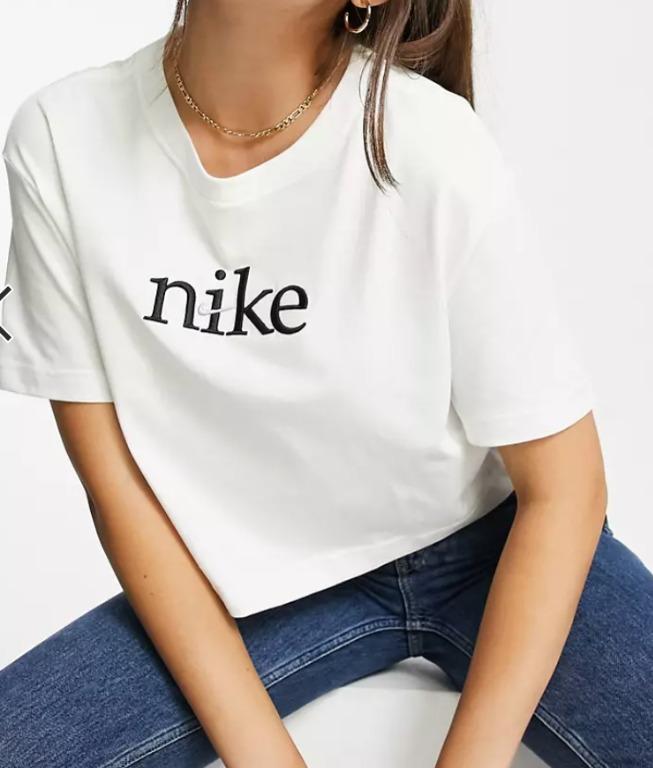 White cropped nike shirt discount