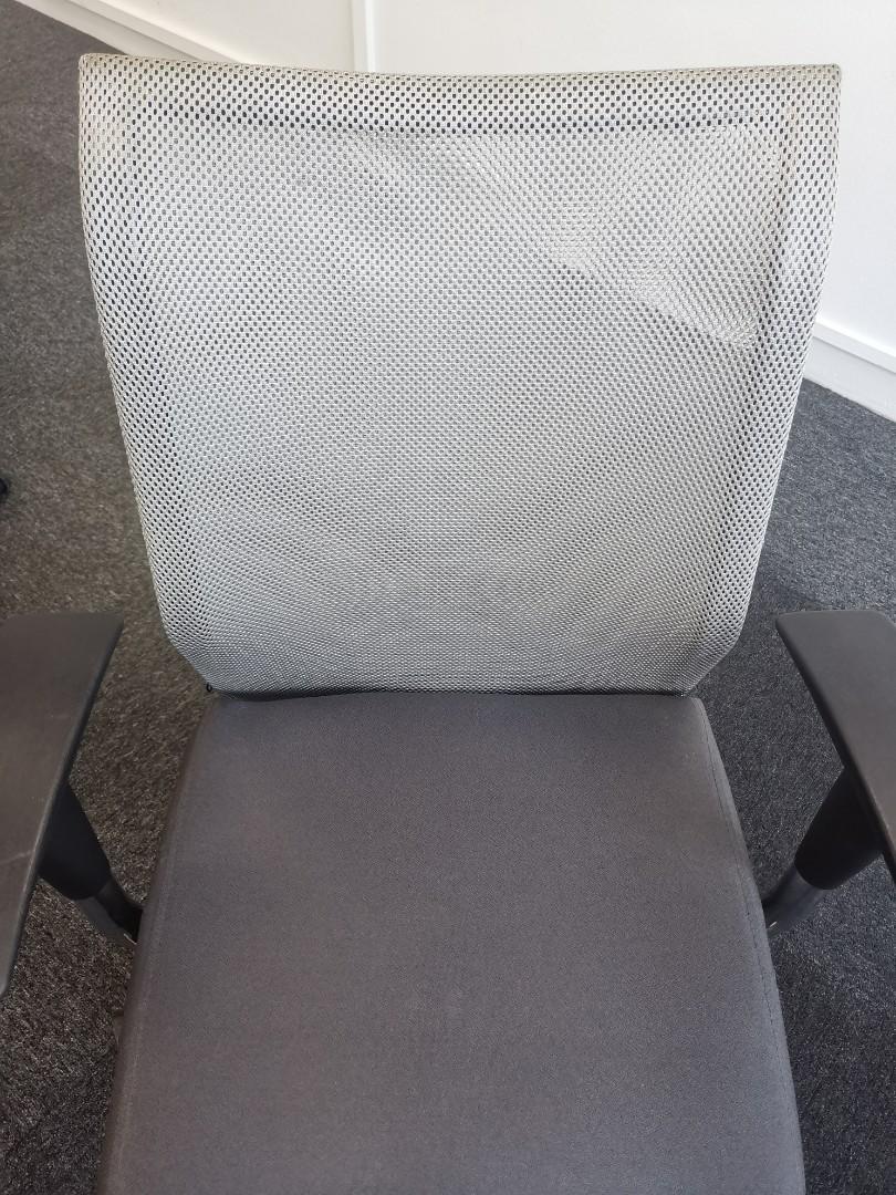 OFFICE SPINNING CHAIR, Furniture & Home Living, Furniture, Chairs on