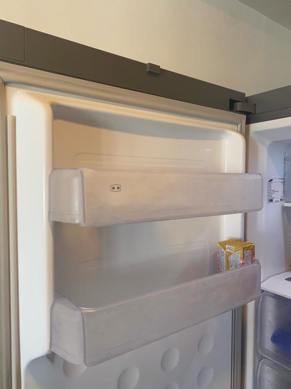 Samsung upright Freezer, large capacity, Excellent condition., TV