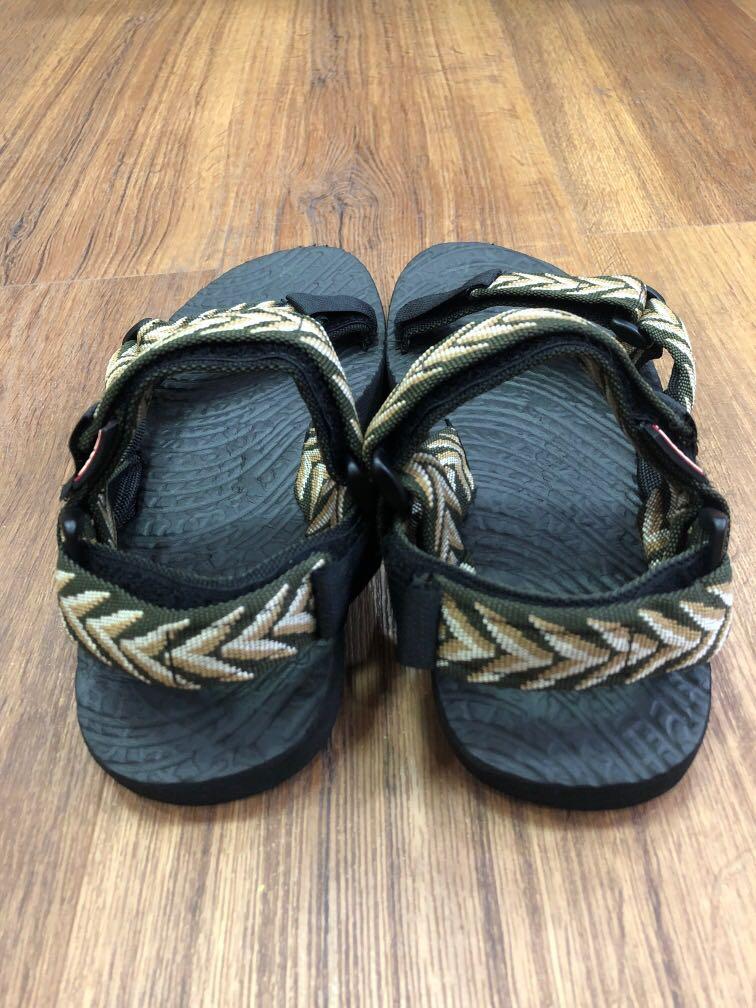 Sandals (Category: Flats & Sandals) located in Quezon City. Submitted by jpy00 (Listing ID 1140457173, Image 3). Description: Brand new sandals Bought from Hong Kong Only tried on Includes pouch .