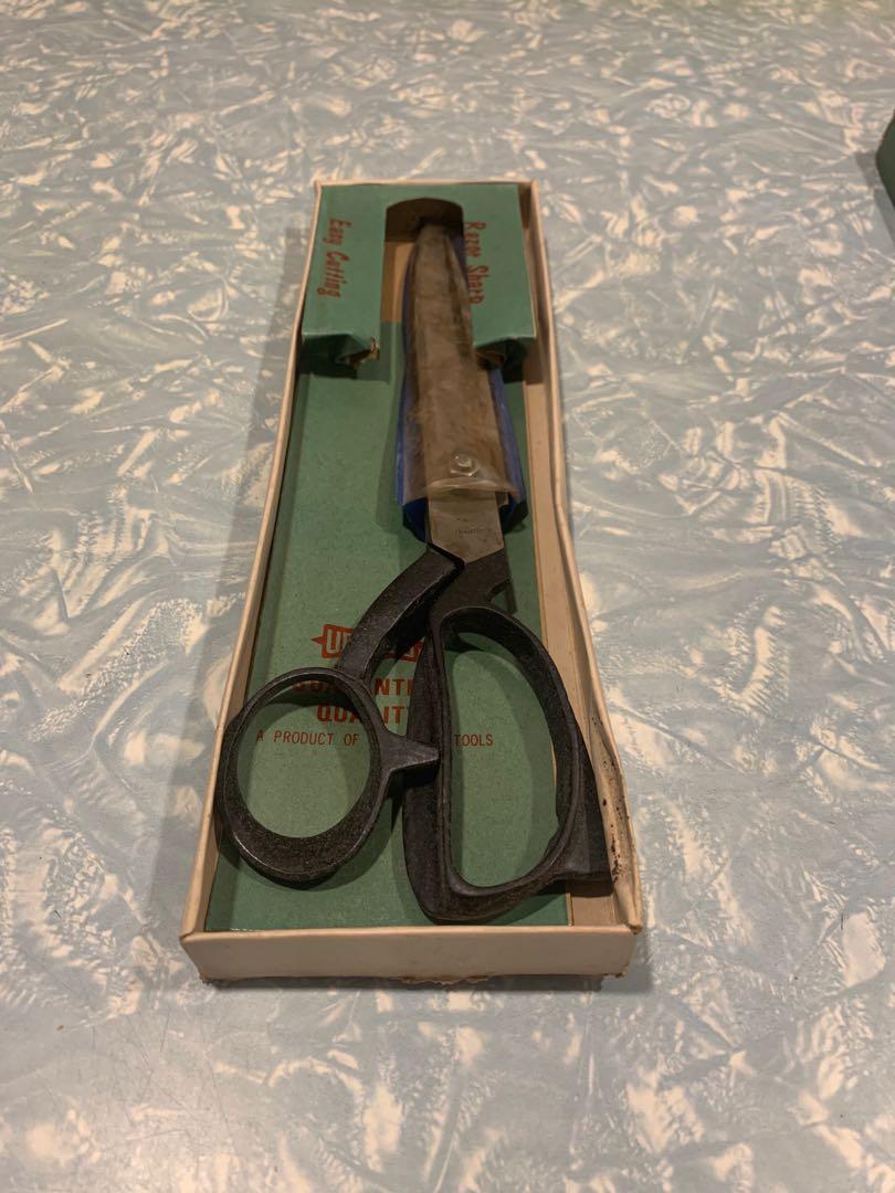 Scissors (Category: Vintage Collectibles) located in Singapore. Submitted by poh.siewkiak (Listing ID 1140440671, Image 2). Description: 30cm Razorsharp tailoring scissors. Unused with box. I have 23cm and 20cm as well. Each is $35. 7 surin rd.