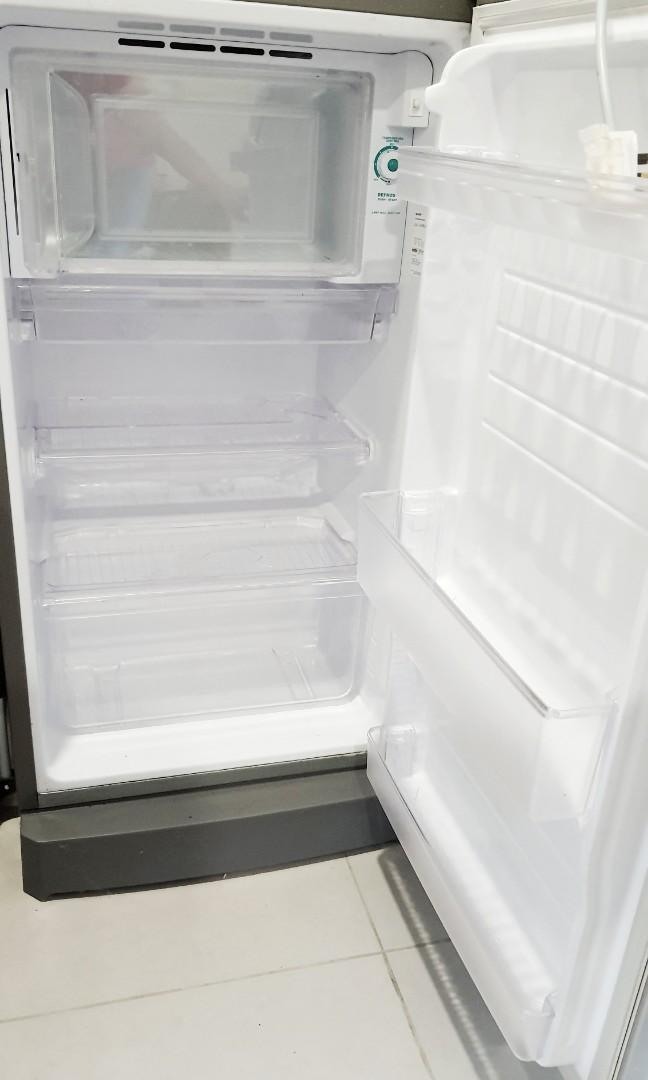 Sharp RefrigeratorFreezer not working, TV & Home Appliances, Kitchen