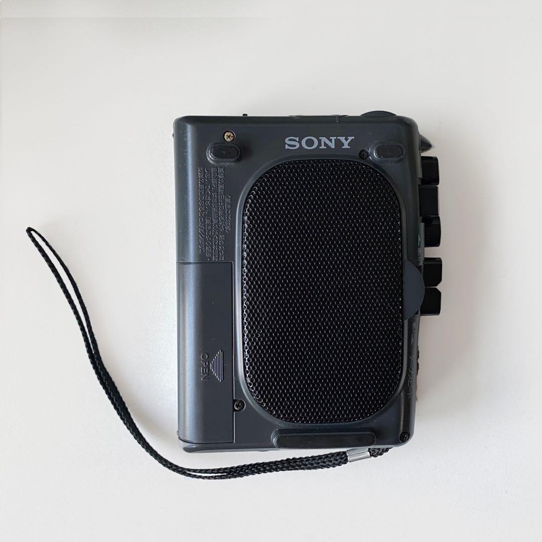 Main Tenant Le WALKMAN ® Vintage. Sony WALKMAN WM-B47 était Un Lecteur De Cassettes Portable Populaire Dans Les Annees 80 Et 90 3an0c8f
