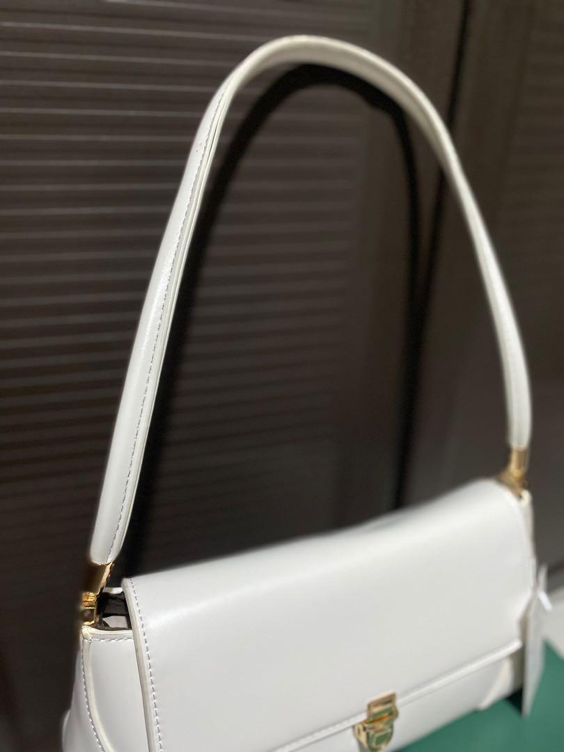 Trendy Long Handle Kili Bag (Category: Shoulder Bags) located in Makati City. Submitted by clothique.ph (Listing ID 1140500854, Image 2). Description: BRAND NEW WITH TAG MUMU BRAND KILI STYLE IN LONG HANDLE No Flaw Color: White Pearl Pm me once you're interested HAPPY SHOPPING .