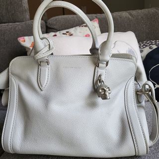 (Category: ) located in . Submitted by moongene (Listing ID 1140599400, Image 1). Description: .