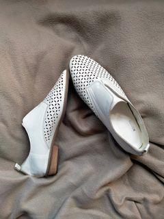White shoes size 37 (oxford style)