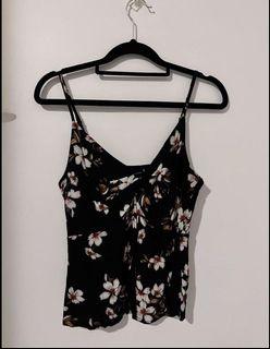XS/ Size 6 MINKPINK Floral Top