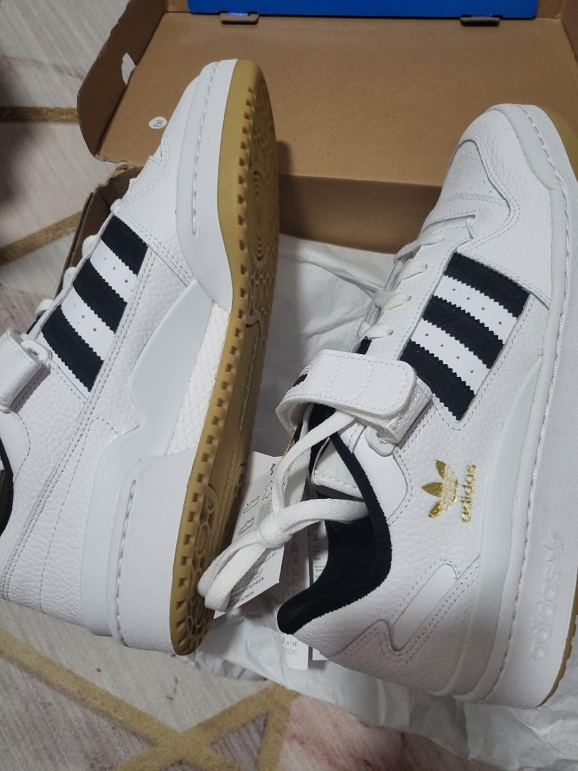 White adidas discount trainers gum sole