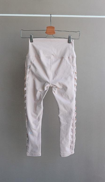 alo Leggings with Mesh Detail (Category: Activewear) located in Singapore. Submitted by secondother (Listing ID 1135185079, Image 3). Description: - Size: XS - Condition: Like New - Thickness: 3/5 (1-thin, 5-very thick) - Stretch: Yes - Lined: No - Sheer level: 4/5 (1-very sheer, 5-non sheer) - Length: 29" - Waist: 11" More items listed on our website: https://secondother.com/ Follow for updates or on https://www.instagram.com/secondothersg/ No t