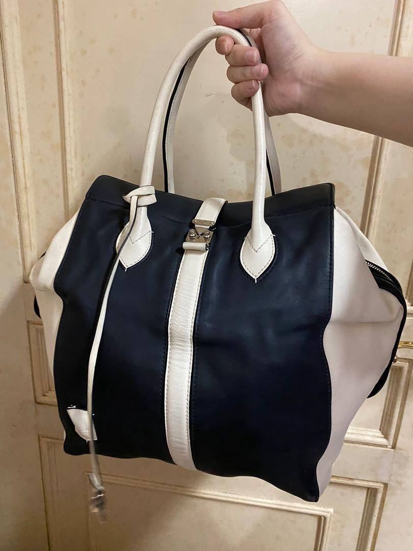 Authentic LV Suship Neo Speedy Handbag (Category: Luxury Bags & Wallets) located in Manila. Submitted by tinseyra (Listing ID 1135224676, Image 2). Description: Guaranteed authentic Comes with box , dustbag and paper bag NO LOW BALLING.