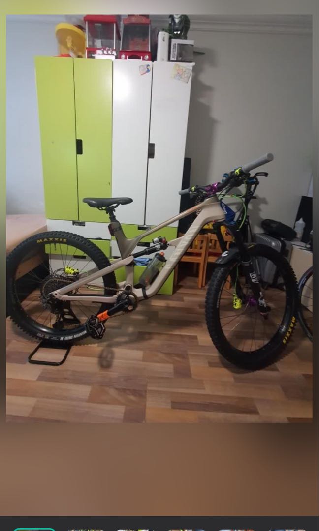 Canyon Spectral CF8 2020 Large Size Sports Equipment Bicycles