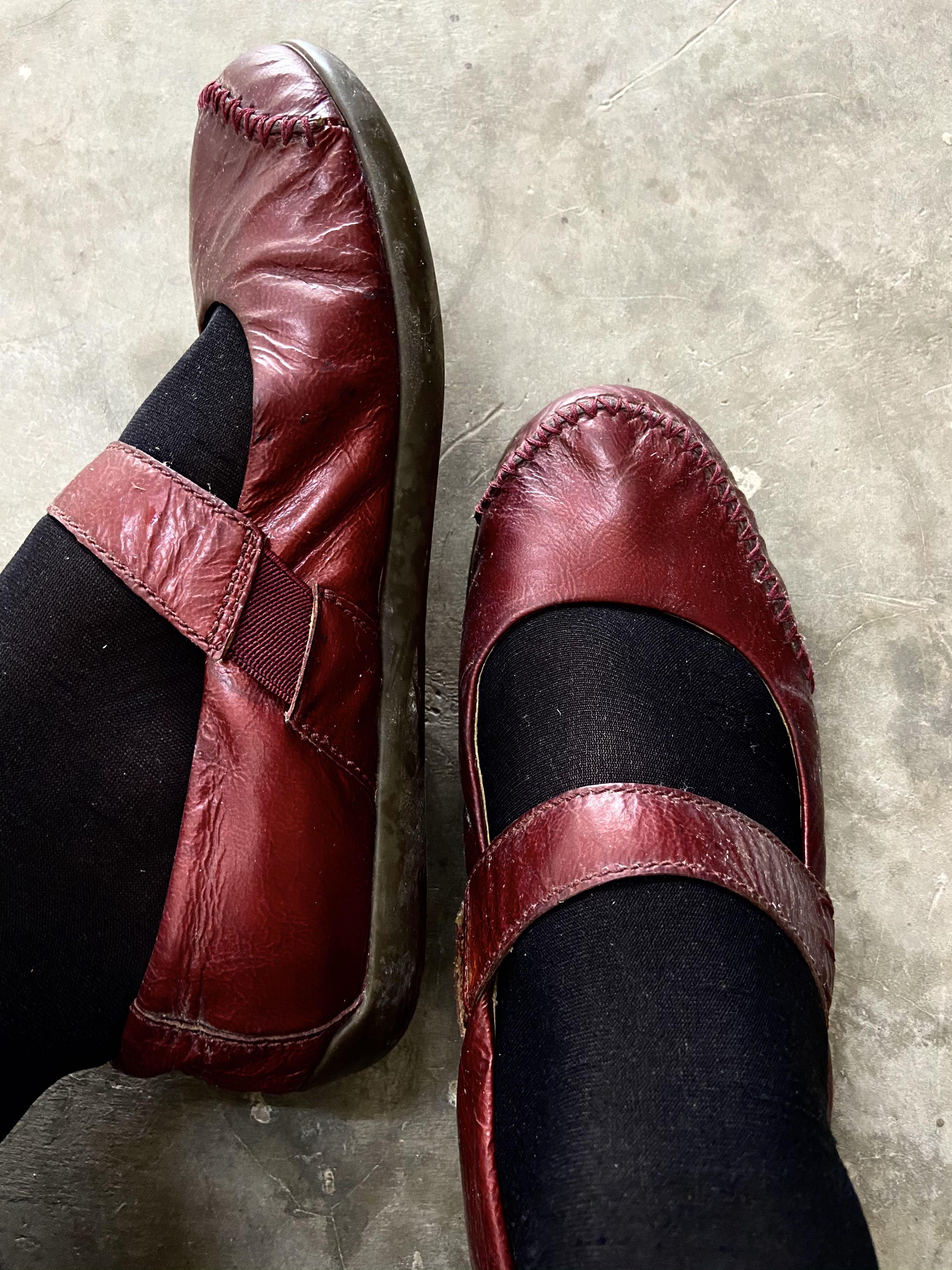 Clarks hotsell maroon shoes