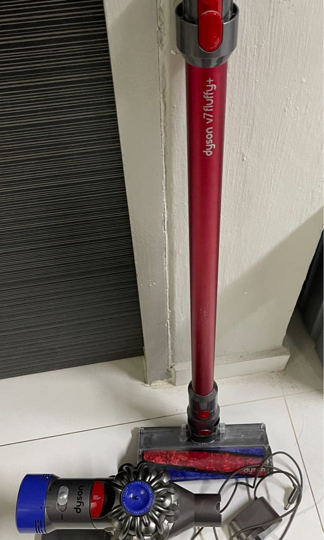 Dyson V7 Fluffy+, TV & Home Appliances, Vacuum Cleaner & Housekeeping