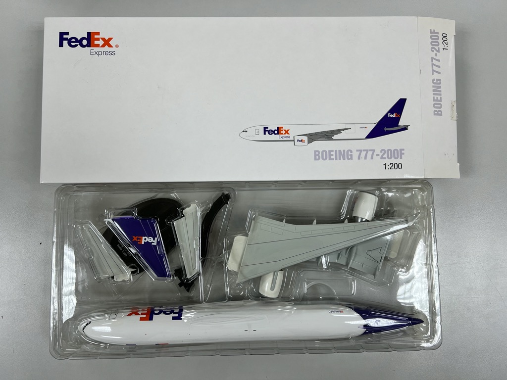 fedex express boeing 777-200f 1:200 飛機模型, 興趣及遊戲, 玩具 