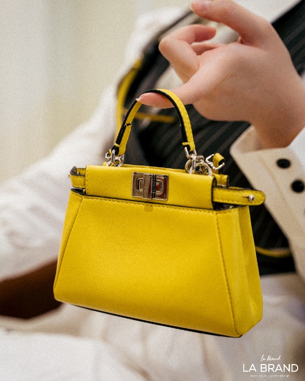 Fendi nano peekaboo store