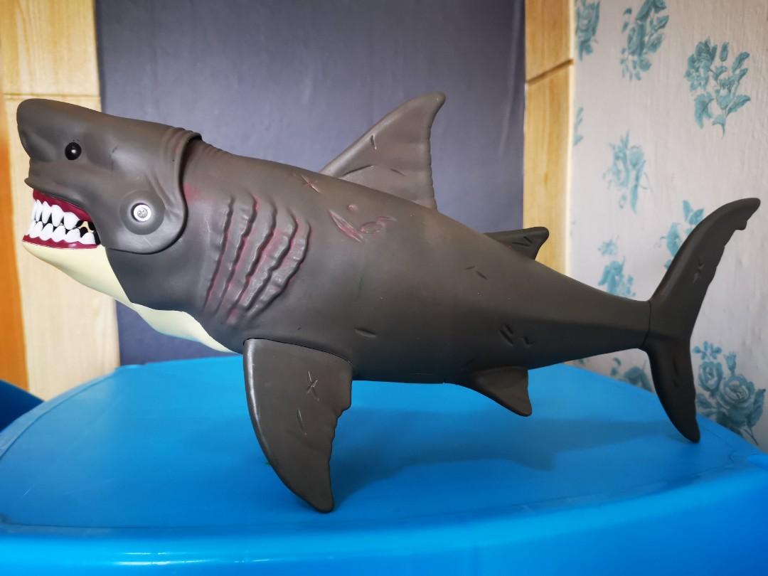 Shark toy with moving mouth discount