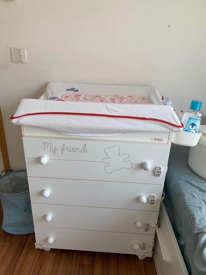 Move out sale Micuna baby changing table and drawer with bathtub