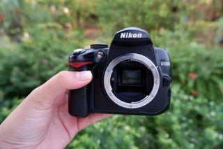 Nikon D5000 (Body only)- Read listing