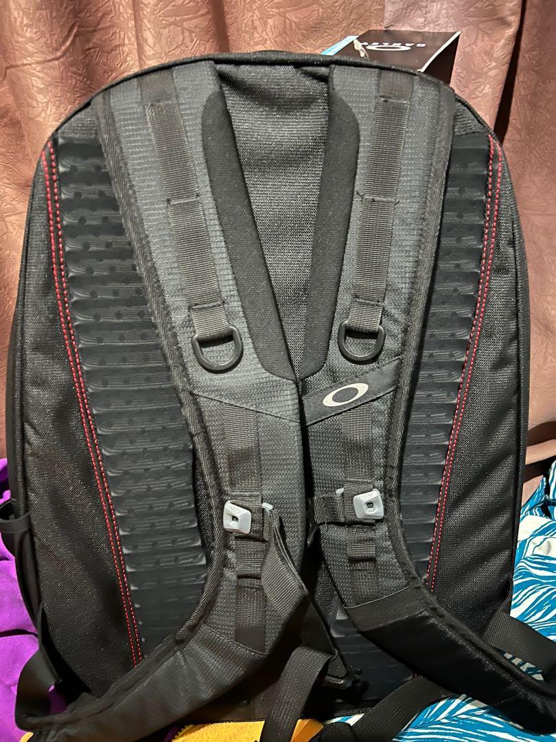 Brand new Oakley Backpack （分類：背包）位於 Hong Kong。 由 oneal918 提交（商品編號 1135234602，圖片 2）。簡介： Brand new with tag no invoice Bought form US。