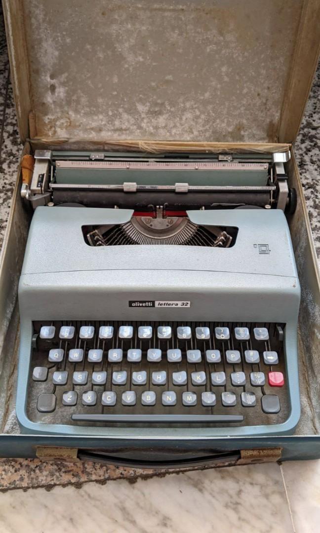Olivetti Lettera 32 Typewriter Vintage, Hobbies & Toys ...