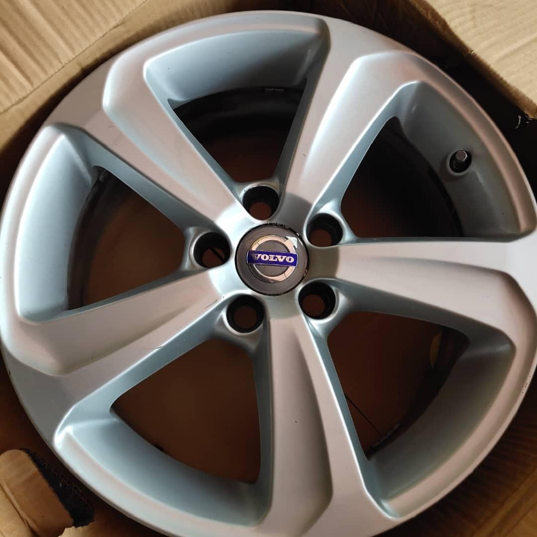 Volvo v40 deals wheel