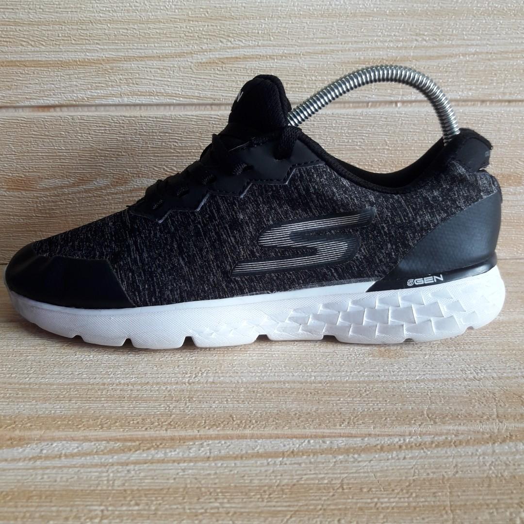 Sepatu clearance skechers performance