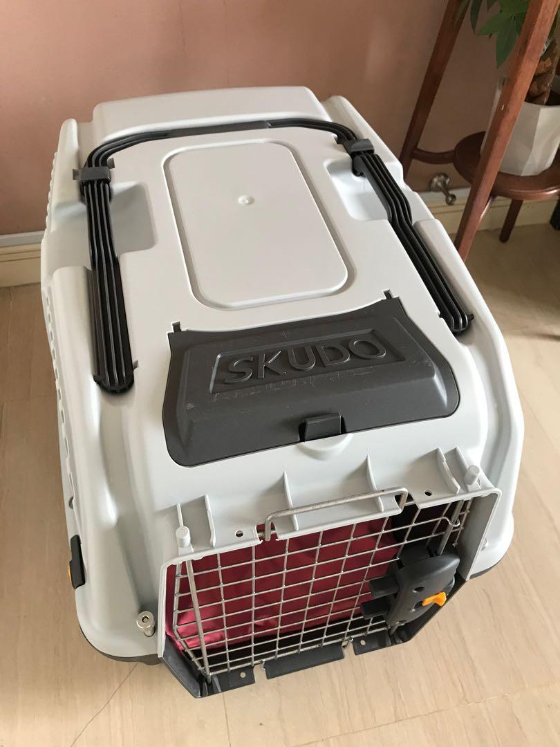 Skudo Dog Crate, Pet Supplies, Homes & Other Pet Accessories on Carousell