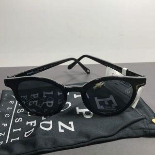 Sunnies Fossil x82548 sunglasses with softcase