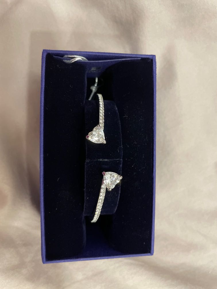 Swarovski attract new arrivals bangle