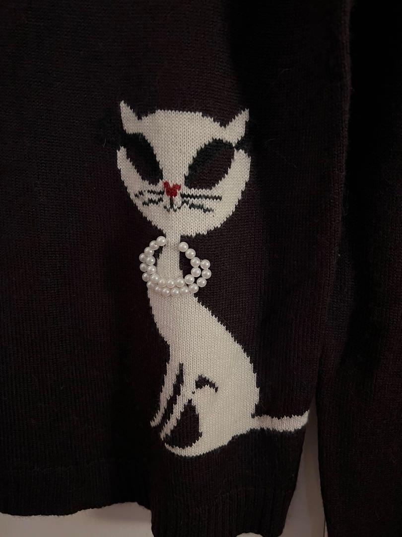 Sweater （分類：其他上衣）位於 Hong Kong。 由 Ccjj_ck88 提交（商品編號 1135239753，圖片 3）。簡介： 可愛貓咪前後圖案針織樽領上衣、前面貓咪載住珠珠頸鏈、後面尾巴有小絲帶🎀、特別款式😻 購買於IT , 搬屋清櫃平價放售😍。