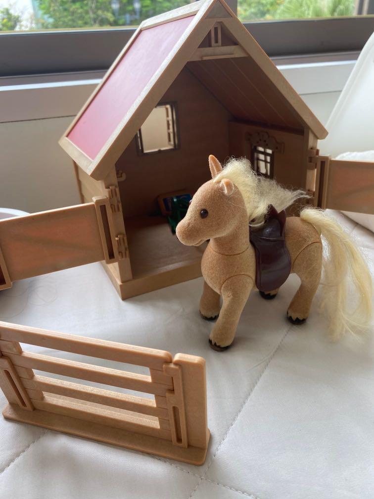 Sylvanian families stable and pony set top
