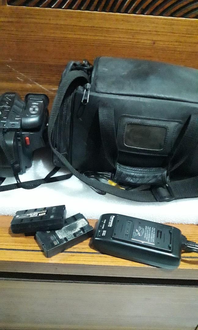 Video cam (Category: Video Cameras) located in Caloocan City. Submitted by great_2003 (Listing ID 1135166390, Image 1). Description: as is only batery ayaw mag charge maayos pa yan itsura ng unit wysiwyg as is only.