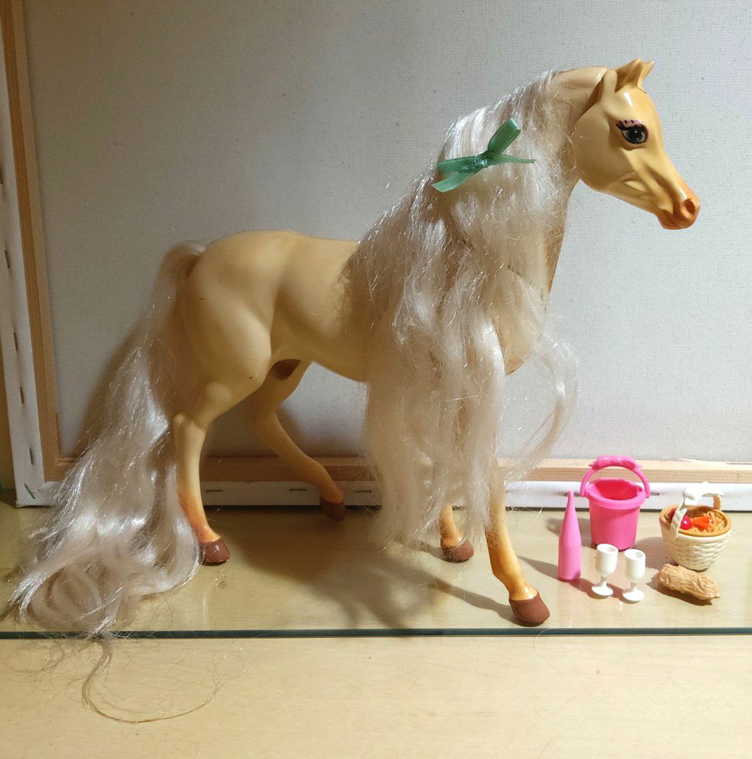 1995 Barbie Nibbles Horse with accessories, 興趣及遊戲, 收藏品及紀念品, 古董收藏