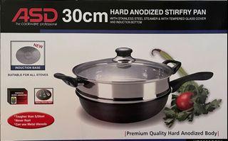 AS 30cm HARD ANODIZED STIRFRY PAN WITH STAINLESS STEEL STEAMER & WITH TEMPERED GLASS COVER