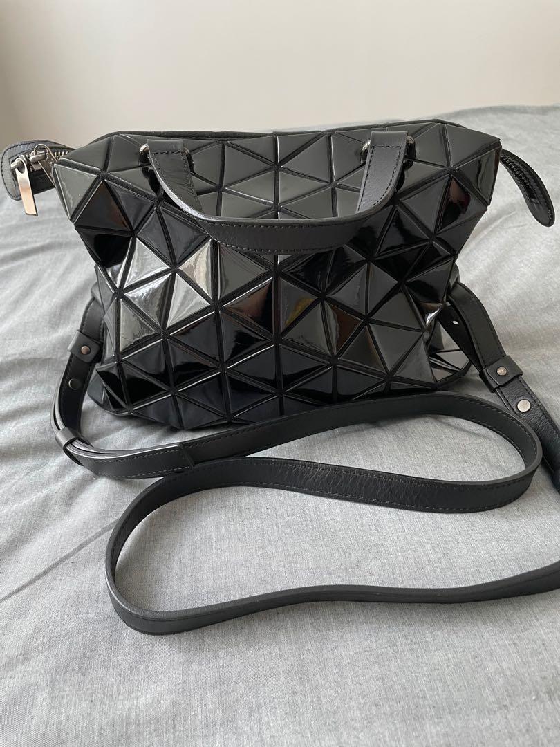 BaoBao Tonneau Mini Patent Black, Women's Fashion, Bags & Wallets ...