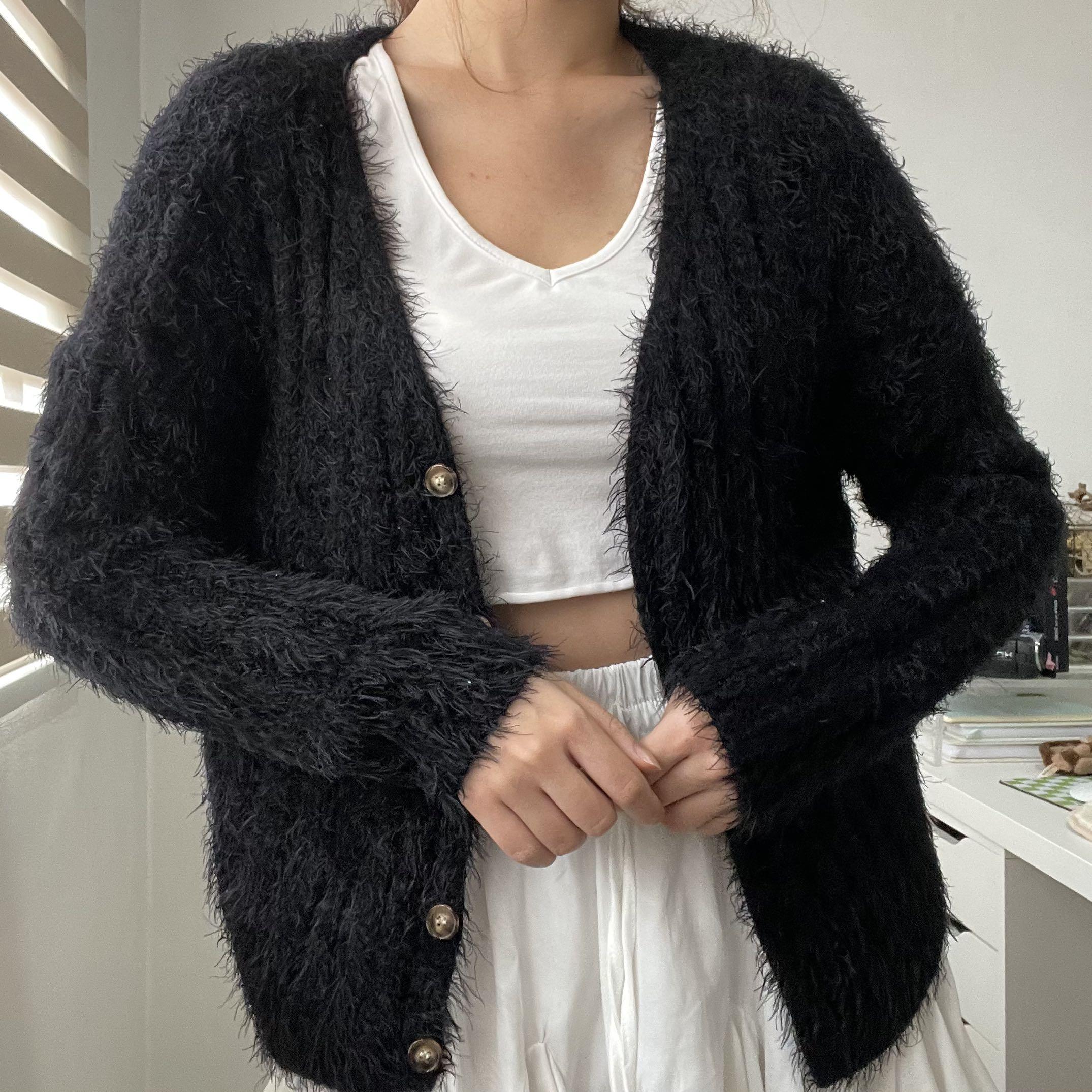 Short black on sale fluffy cardigan