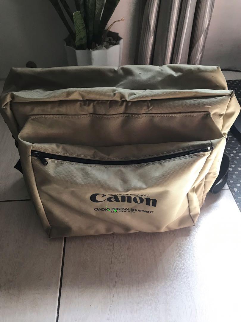 Canon camera bag (Category: Camera Bags & Carriers) located in Navotas City. Submitted by mph_thrift (Listing ID 1140668951, Image 2). Description: made in japan .