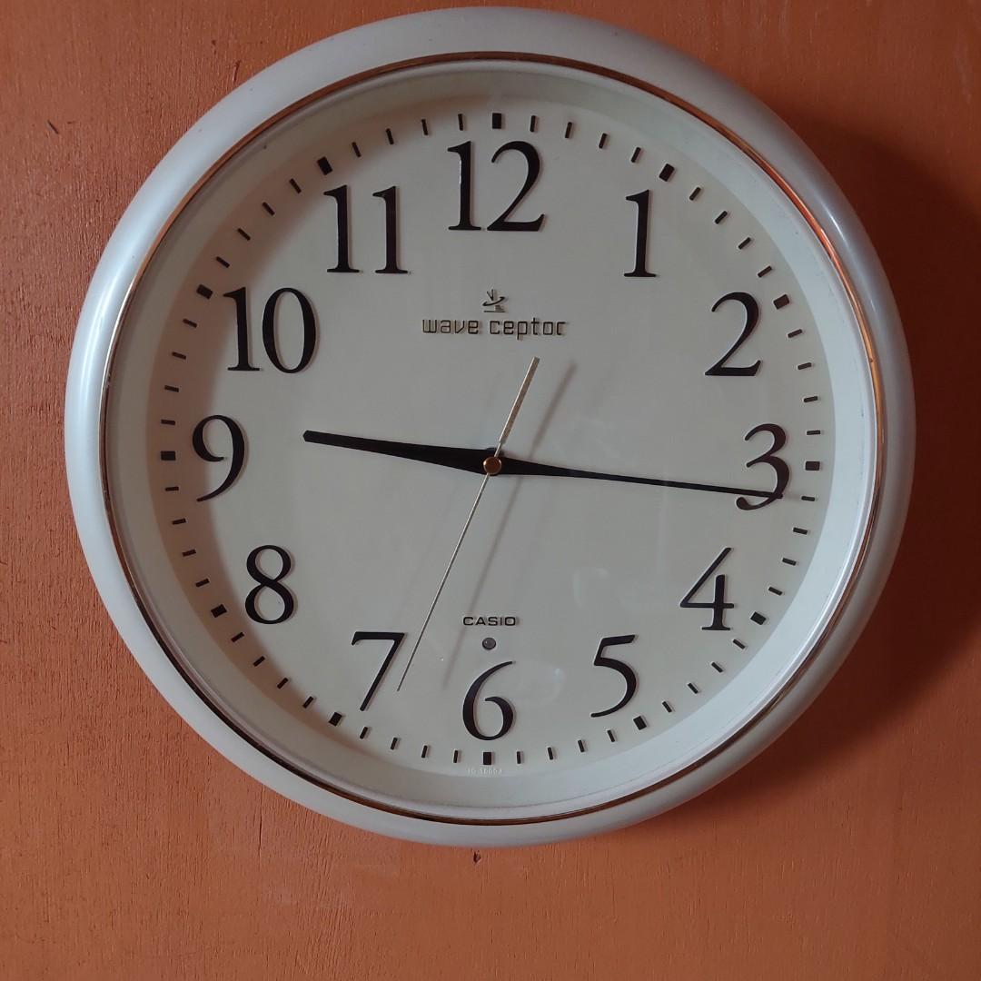 CASIO WAVE CEPTOR WALL CLOCK (Category: Clocks) located in Mandaue City. Submitted by nattynaddy12 (Listing ID 1140651187, Image 1). Description: CASIO WAVECEPTOR WALL CLOCK, already set to PH signal 🍀 Condition: in great vintage condition 🍀 MOP: BPI, Gcash 🚫 NO FREE DELIVERY FOLLOW my page 👉 Smashing Wares.