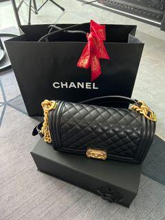Chanel boy medium size