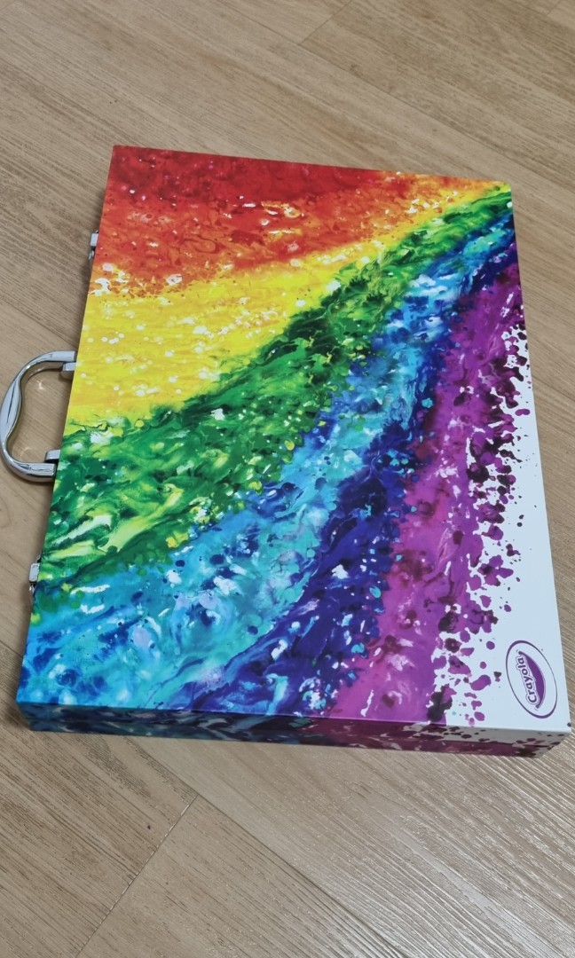  Crayola crayons sketchpens colour pencils suitcase, Hobbies & Toys ...