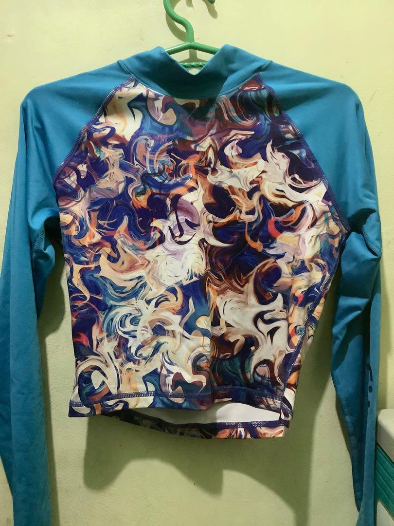 Crop Top Rash Guard, Women's Fashion, Swimwear, Rash guard on Carousell