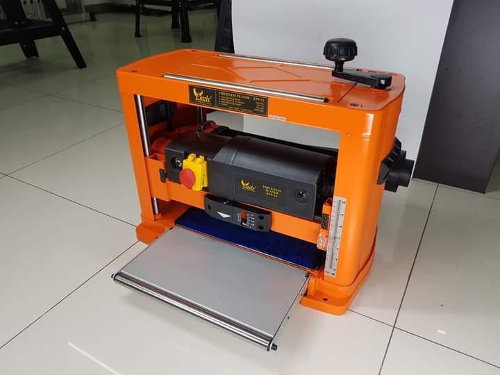 Eagle Thickness Planer ETP-13 (Category: Construction & Building Materials) located in Pandi. Submitted by mek.tools (Listing ID 1140678525, Image 1). Description: Eagle Thickness Planer ETP-13 Specification: Power: 1500w Max. Planning Width: 330mm Max. Planning Thickness: 2.8mm Max. Planning Depth: 152mm Quantity of Blade: 2 Speed: 8500rpm Original Price: 38,000 Discounted Price: 24,035 We Ship Nationwide 🚛 Store#. 09265253710.