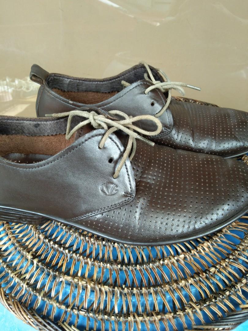 GIOVANNI VALENTINO LEATHER SHOES Men s Fashion Footwear Casual Shoes on Carousell