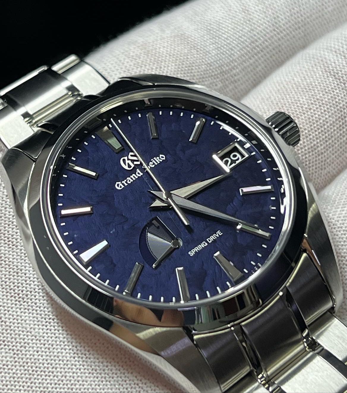 Grand seiko heritage collection online exclusive SBGA469, Men's Fashion,  Watches & Accessories, Watches on Carousell