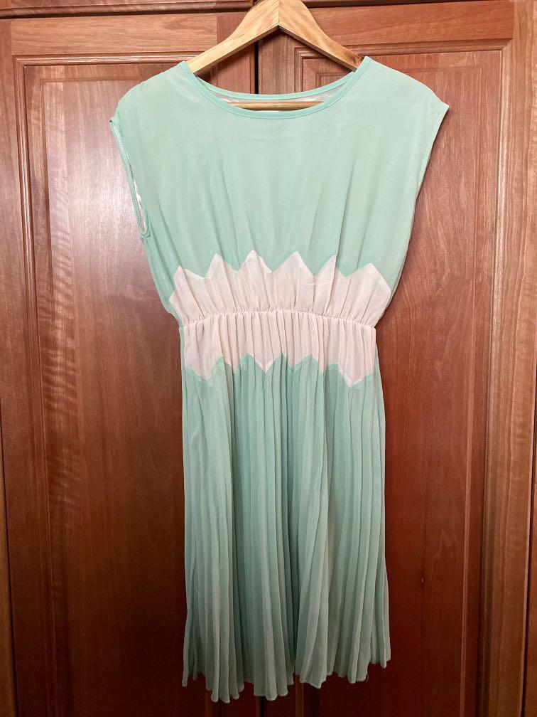 Green & cream dress, vintage style, Women's Fashion, Muslimah Fashion, Dresses on Carousell