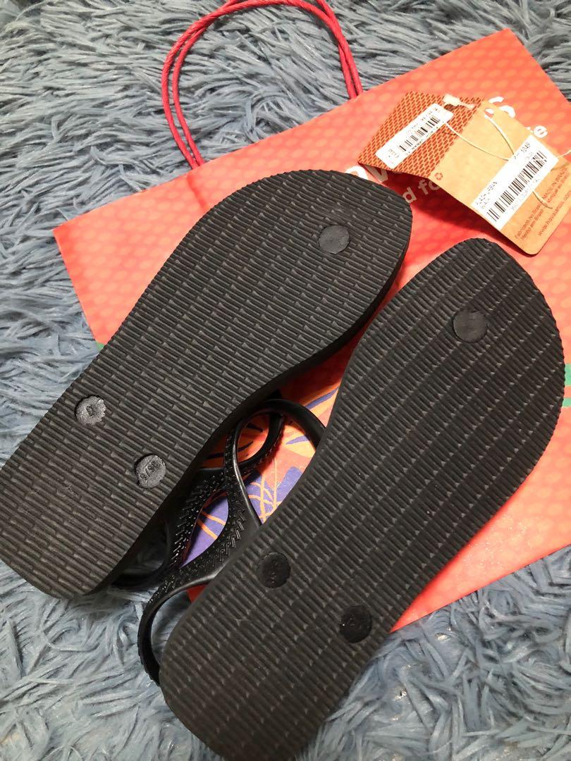 Havaianas Flash Urban in Black (Category: Slippers and slides) located in Manila. Submitted by avesevalla (Listing ID 1140493828, Image 3). Description: Size 35/36 Brand new With tag (just cut from the slippers) and paperbag RFS: I have other pairs of the same design Message for more photos Payment via BPI Transfer, GCash Get the pair via Grab or other delivery services c/o buyer. Pick-up location: Tomas Morato area.